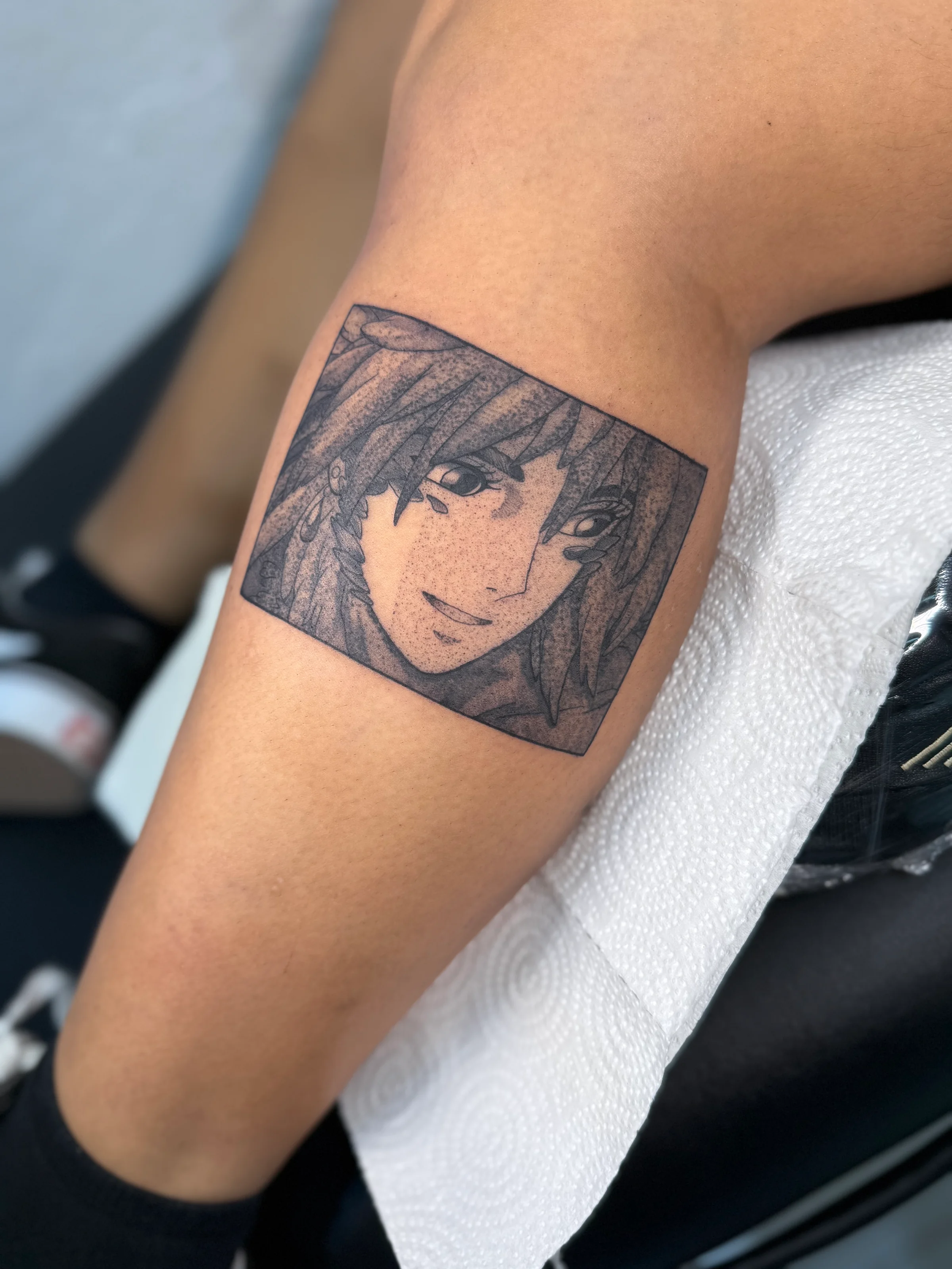 Tatouage anime noir et blanc